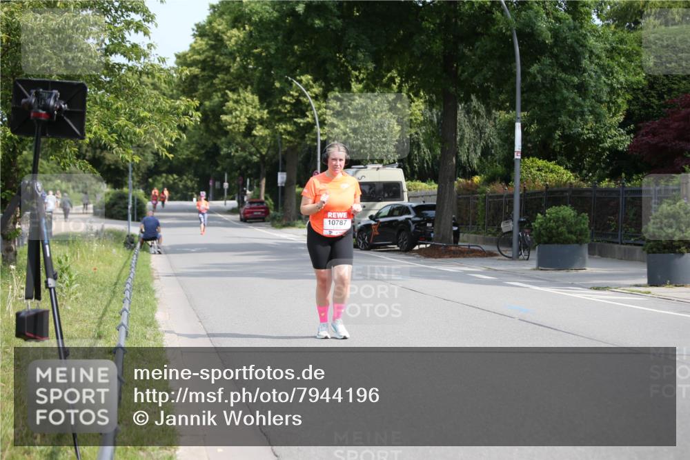 15.06.2025 - REWE Women's Run Jannik Wohlers http://msf.ph/oto/7944196 15.06.2025 10:04:06 Laufen 10787 meine-sportfotos.de