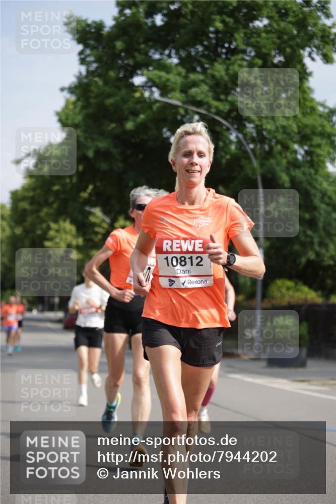 15.06.2025 - REWE Women's Run Jannik Wohlers http://msf.ph/oto/7944202 15.06.2025 08:47:31 Laufen 10812 meine-sportfotos.de
