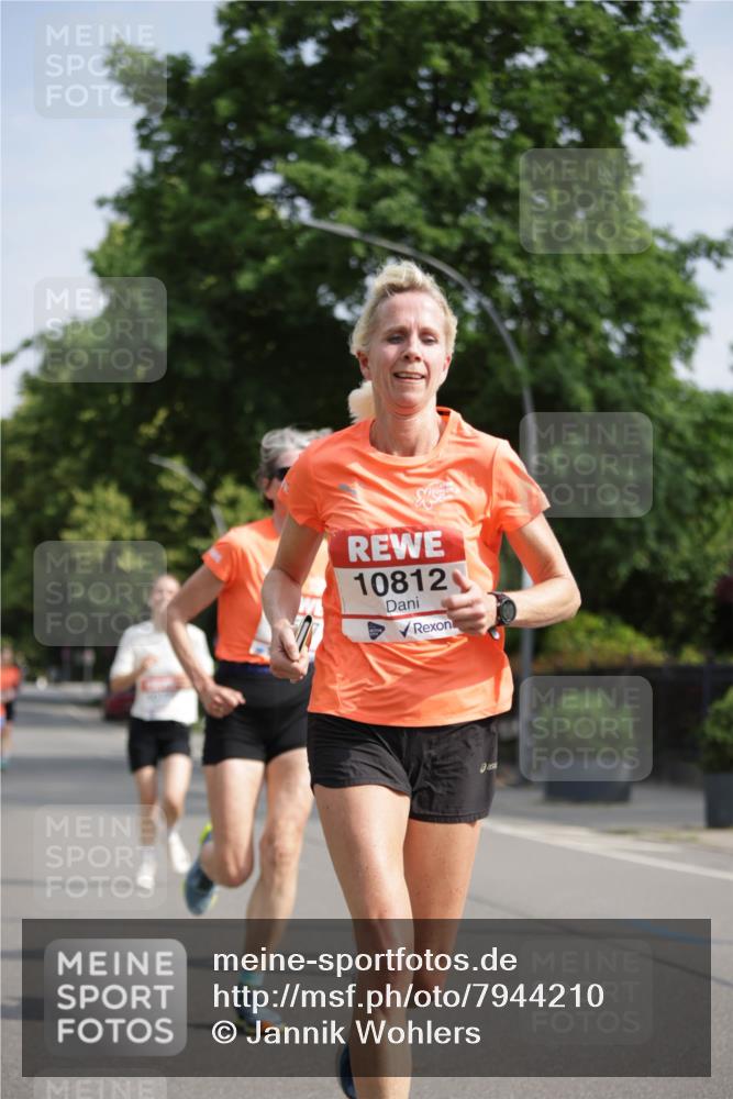 15.06.2025 - REWE Women's Run Jannik Wohlers http://msf.ph/oto/7944210 15.06.2025 08:47:31 Laufen 10812 meine-sportfotos.de