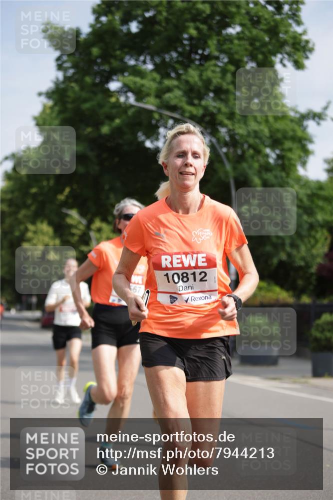 15.06.2025 - REWE Women's Run Jannik Wohlers http://msf.ph/oto/7944213 15.06.2025 08:47:31 Laufen 10812 meine-sportfotos.de