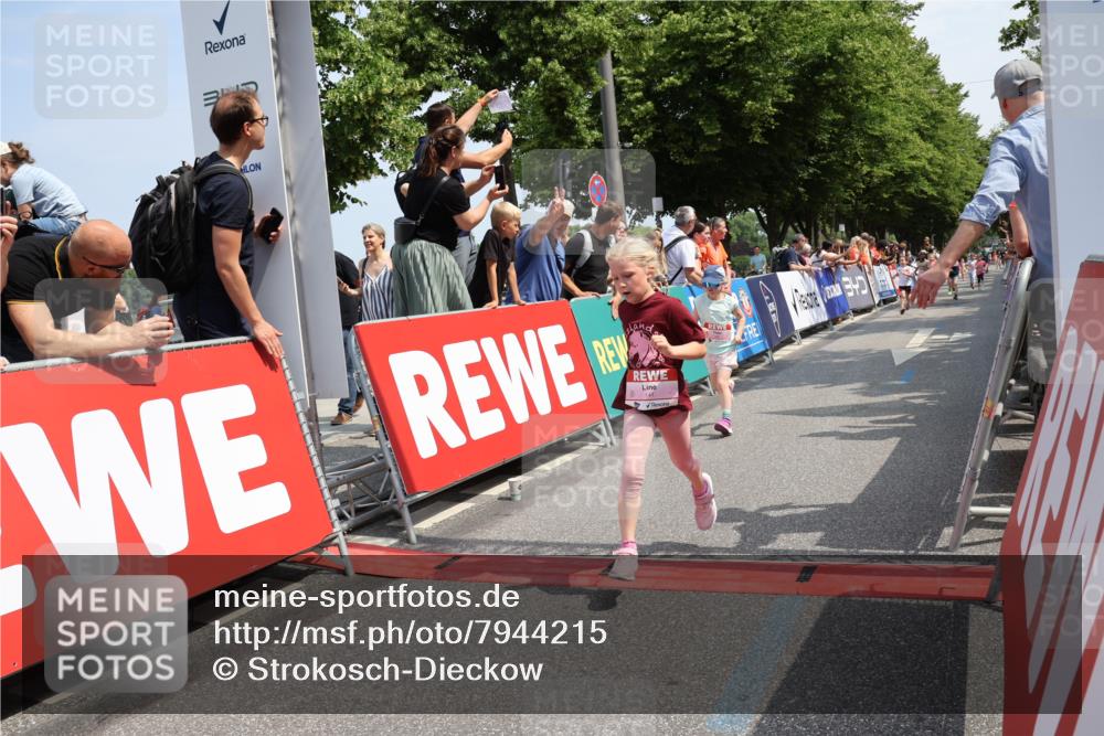 15.06.2025 - REWE Women's Run Strokosch-Dieckow http://msf.ph/oto/7944215 15.06.2025 11:36:05 Ziel 105, 114, 136, 141, 149, 196, 197, 200, 202, 219, 223, 224, 235, 236, 243, 266, 303 meine-sportfotos.de