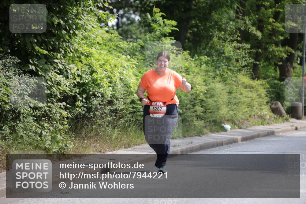 15.06.2025 - REWE Women's Run Jannik Wohlers http://msf.ph/oto/7944221 15.06.2025 10:17:03 Laufen 5287 meine-sportfotos.de