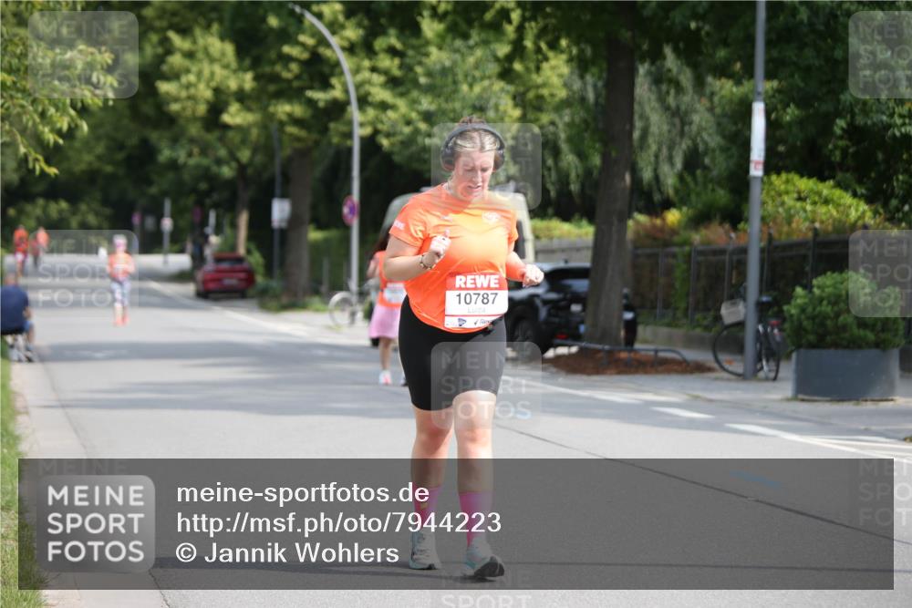 15.06.2025 - REWE Women's Run Jannik Wohlers http://msf.ph/oto/7944223 15.06.2025 10:04:07 Laufen 10787 meine-sportfotos.de