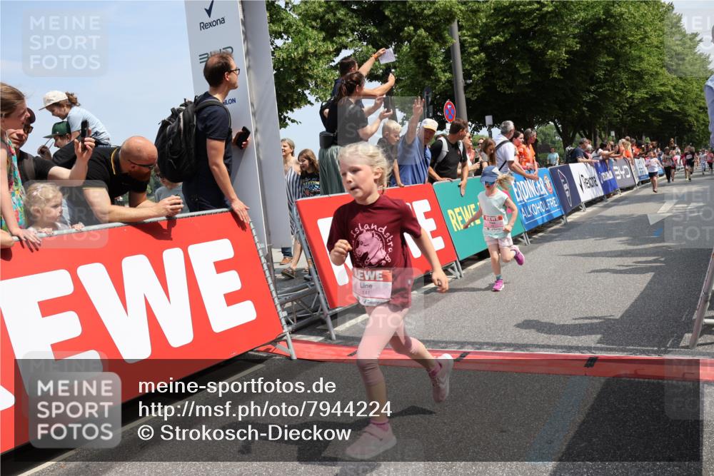 15.06.2025 - REWE Women's Run Strokosch-Dieckow http://msf.ph/oto/7944224 15.06.2025 11:36:05 Ziel 105, 114, 136, 141, 149, 196, 197, 200, 202, 219, 223, 224, 235, 236, 243, 266, 303 meine-sportfotos.de