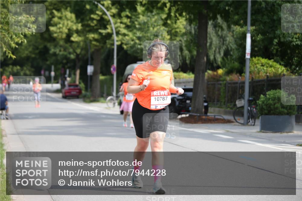 15.06.2025 - REWE Women's Run Jannik Wohlers http://msf.ph/oto/7944228 15.06.2025 10:04:07 Laufen 10787 meine-sportfotos.de