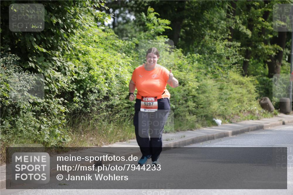 15.06.2025 - REWE Women's Run Jannik Wohlers http://msf.ph/oto/7944233 15.06.2025 10:17:03 Laufen 5287 meine-sportfotos.de