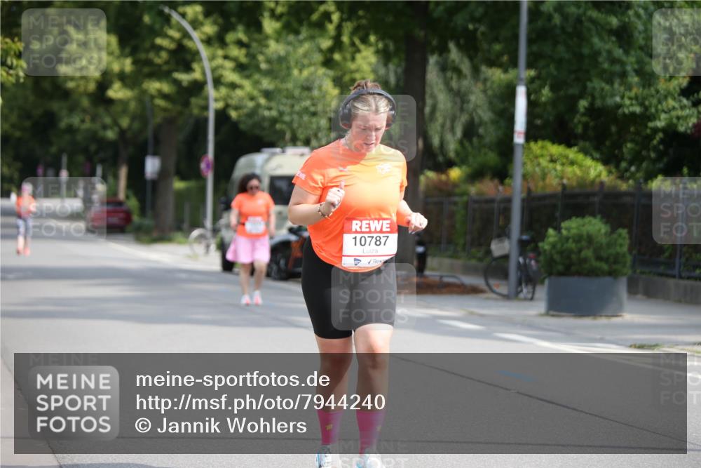 15.06.2025 - REWE Women's Run Jannik Wohlers http://msf.ph/oto/7944240 15.06.2025 10:04:08 Laufen 10787 meine-sportfotos.de
