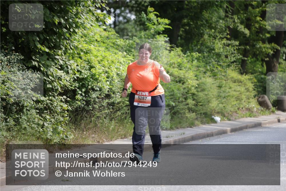 15.06.2025 - REWE Women's Run Jannik Wohlers http://msf.ph/oto/7944249 15.06.2025 10:17:03 Laufen 5287 meine-sportfotos.de