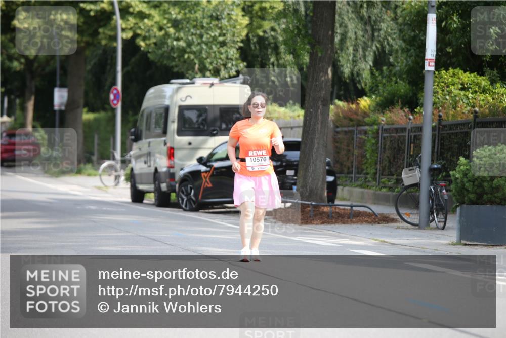 15.06.2025 - REWE Women's Run Jannik Wohlers http://msf.ph/oto/7944250 15.06.2025 10:04:11 Laufen 10576, 15 meine-sportfotos.de