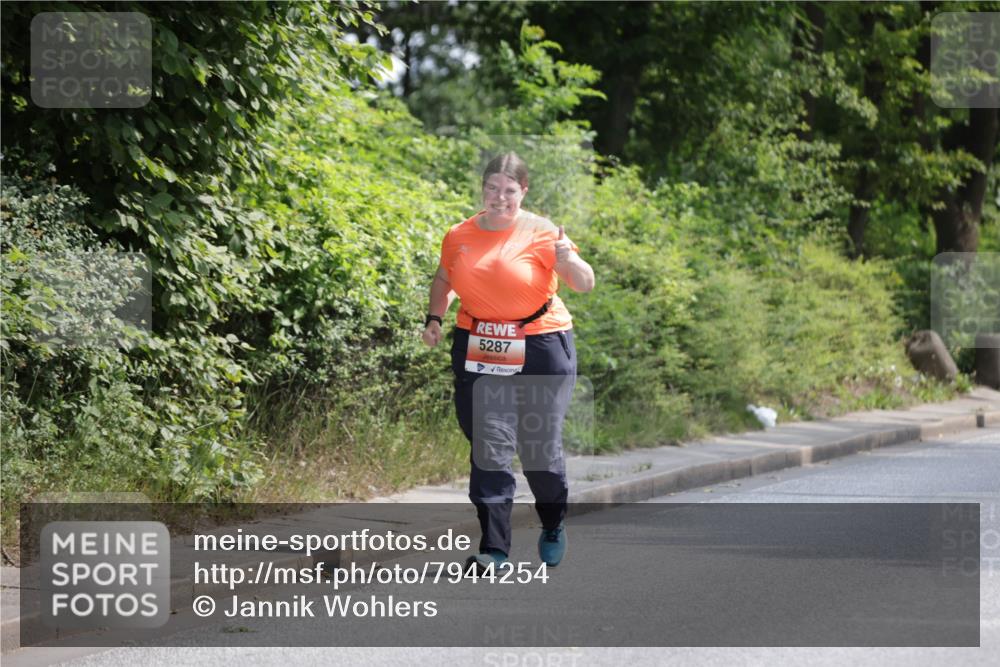 15.06.2025 - REWE Women's Run Jannik Wohlers http://msf.ph/oto/7944254 15.06.2025 10:17:03 Laufen 5287 meine-sportfotos.de