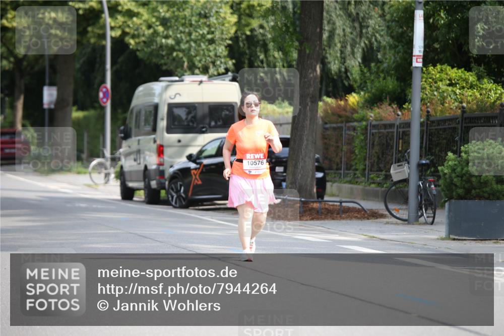 15.06.2025 - REWE Women's Run Jannik Wohlers http://msf.ph/oto/7944264 15.06.2025 10:04:11 Laufen 10576, 15 meine-sportfotos.de
