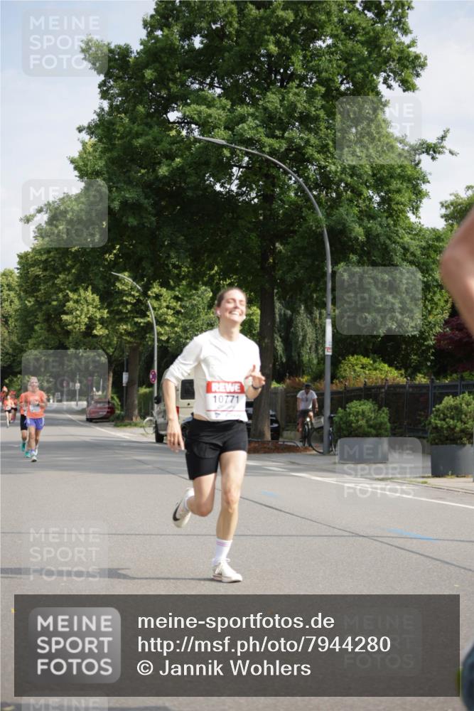 15.06.2025 - REWE Women's Run Jannik Wohlers http://msf.ph/oto/7944280 15.06.2025 08:47:33 Laufen 10771 meine-sportfotos.de