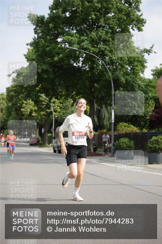 15.06.2025 - REWE Women's Run Jannik Wohlers http://msf.ph/oto/7944283 15.06.2025 08:47:33 Laufen 10771 meine-sportfotos.de