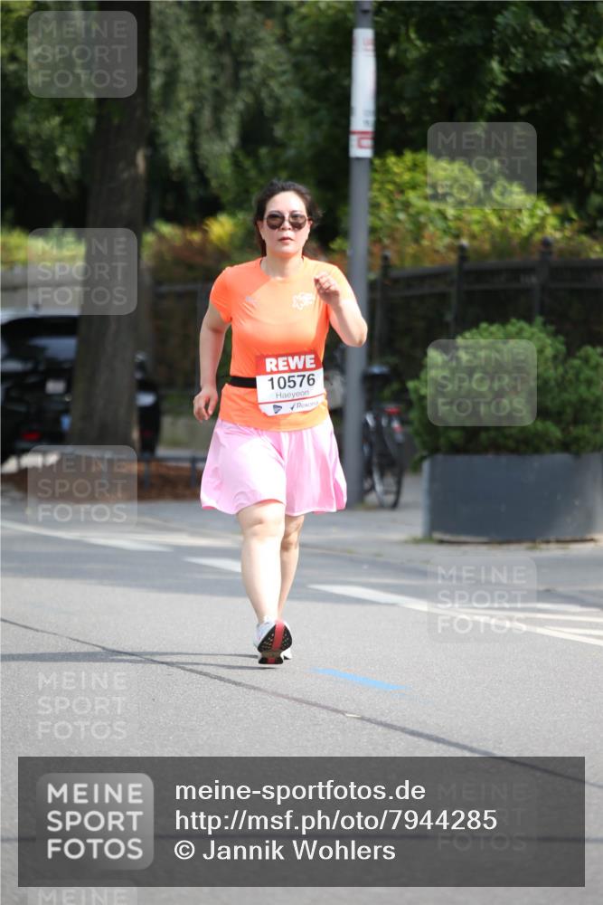 15.06.2025 - REWE Women's Run Jannik Wohlers http://msf.ph/oto/7944285 15.06.2025 10:04:14 Laufen 10576 meine-sportfotos.de