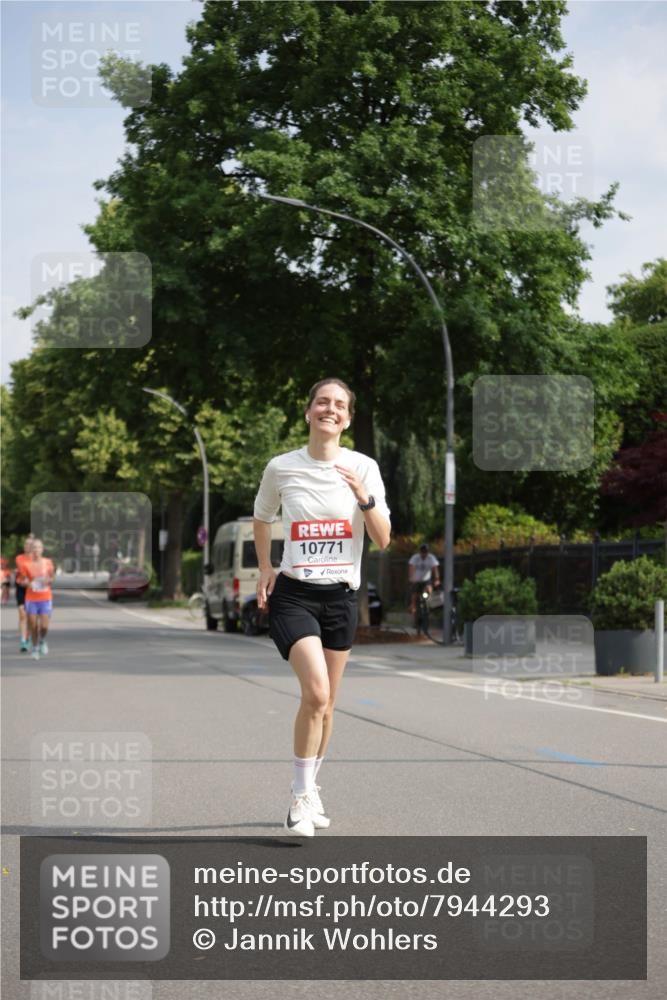 15.06.2025 - REWE Women's Run Jannik Wohlers http://msf.ph/oto/7944293 15.06.2025 08:47:33 Laufen 10771 meine-sportfotos.de