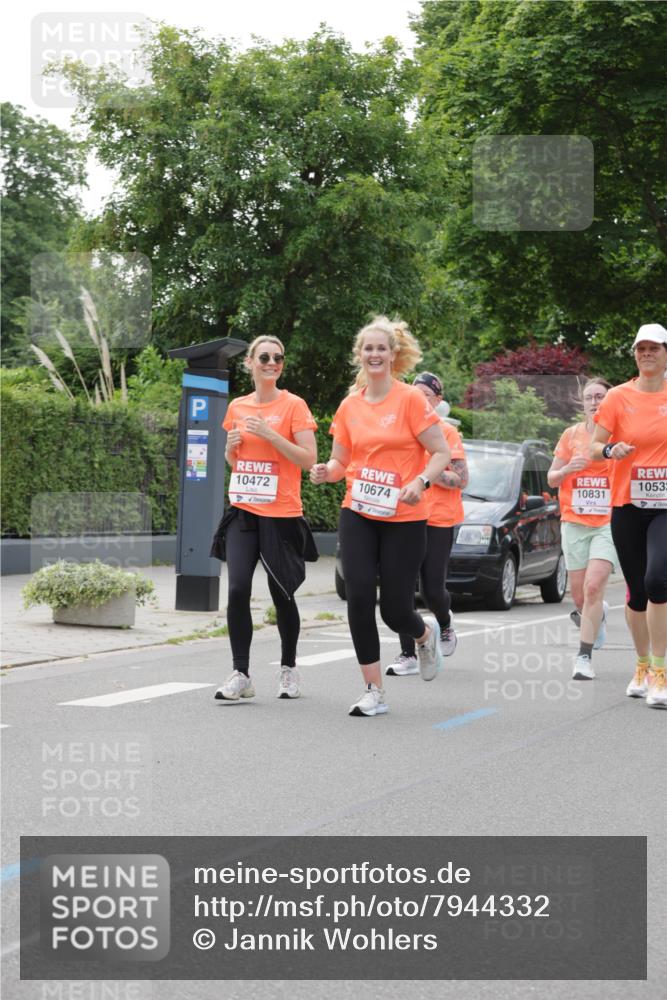 15.06.2025 - REWE Women's Run Jannik Wohlers http://msf.ph/oto/7944332 15.06.2025 08:29:24 Laufen 1053, 10831, 10674, 10472 meine-sportfotos.de