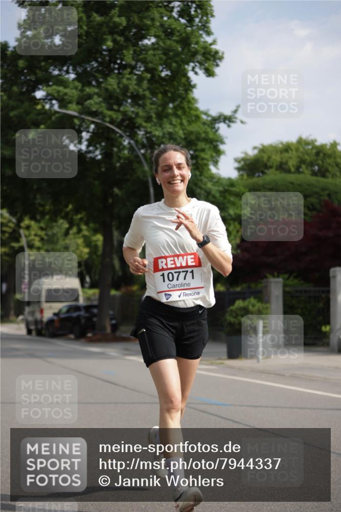 15.06.2025 - REWE Women's Run Jannik Wohlers http://msf.ph/oto/7944337 15.06.2025 08:47:34 Laufen 10771 meine-sportfotos.de