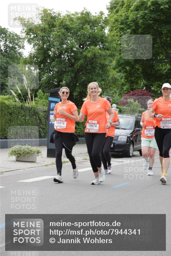 15.06.2025 - REWE Women's Run Jannik Wohlers http://msf.ph/oto/7944341 15.06.2025 08:29:24 Laufen 10532, 10472, 10674, 10831 meine-sportfotos.de
