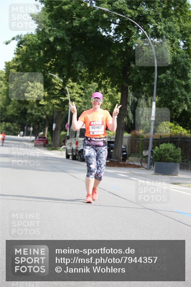 15.06.2025 - REWE Women's Run Jannik Wohlers http://msf.ph/oto/7944357 15.06.2025 10:04:33 Laufen 10467 meine-sportfotos.de