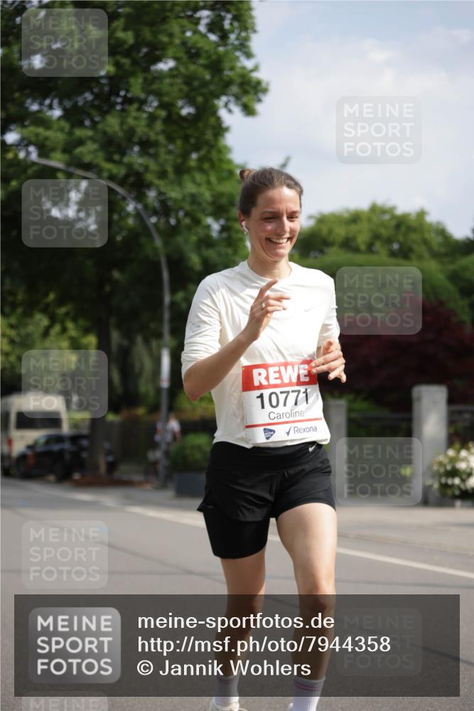 15.06.2025 - REWE Women's Run Jannik Wohlers http://msf.ph/oto/7944358 15.06.2025 08:47:34 Laufen 10771 meine-sportfotos.de