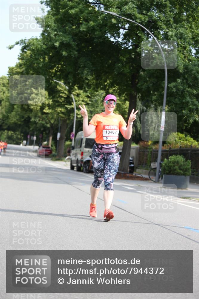 15.06.2025 - REWE Women's Run Jannik Wohlers http://msf.ph/oto/7944372 15.06.2025 10:04:34 Laufen 10467 meine-sportfotos.de
