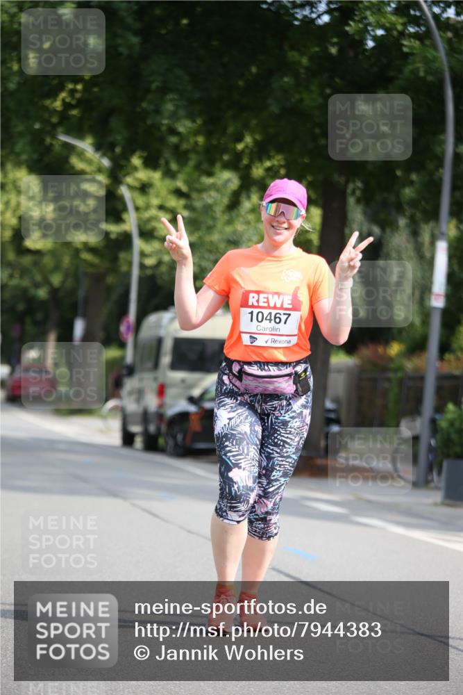 15.06.2025 - REWE Women's Run Jannik Wohlers http://msf.ph/oto/7944383 15.06.2025 10:04:34 Laufen 10467 meine-sportfotos.de