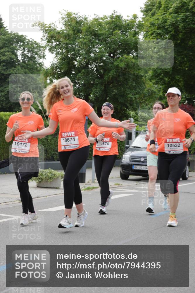 15.06.2025 - REWE Women's Run Jannik Wohlers http://msf.ph/oto/7944395 15.06.2025 08:29:25 Laufen 10472, 10674, 870, 8, 10532, 104 meine-sportfotos.de