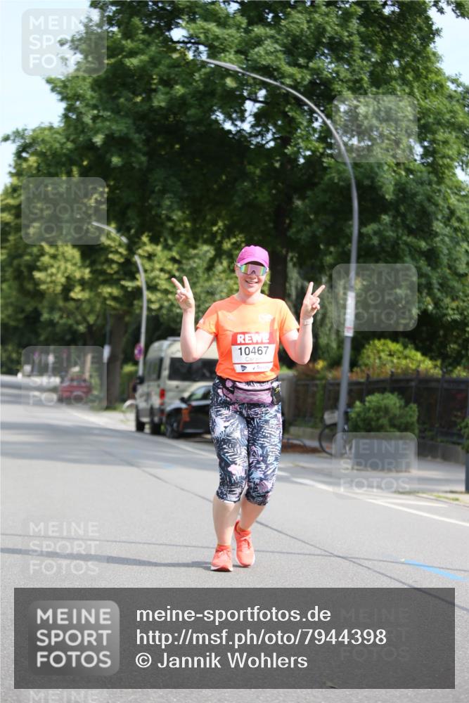 15.06.2025 - REWE Women's Run Jannik Wohlers http://msf.ph/oto/7944398 15.06.2025 10:04:34 Laufen 10467 meine-sportfotos.de