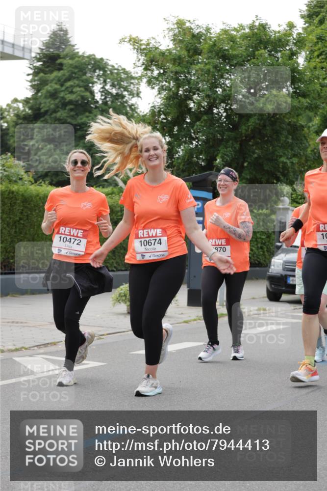 15.06.2025 - REWE Women's Run Jannik Wohlers http://msf.ph/oto/7944413 15.06.2025 08:29:25 Laufen 10472, 10674, 970, 10 meine-sportfotos.de