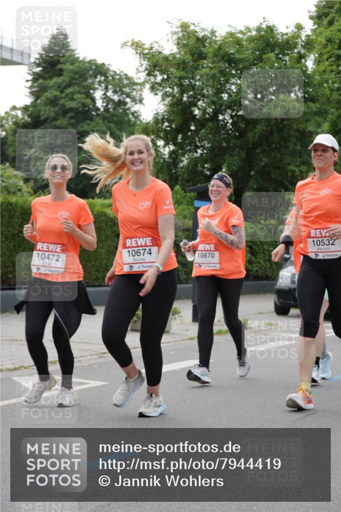 15.06.2025 - REWE Women's Run Jannik Wohlers http://msf.ph/oto/7944419 15.06.2025 08:29:25 Laufen 10472, 10674, 10532, 10870 meine-sportfotos.de