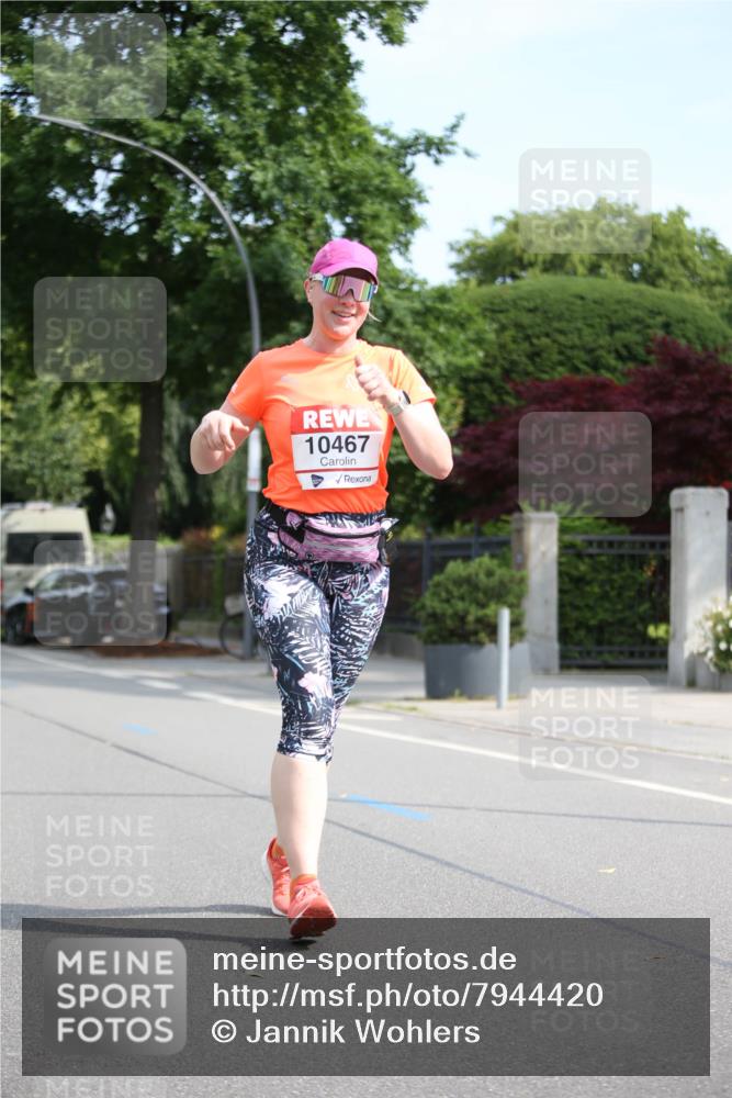 15.06.2025 - REWE Women's Run Jannik Wohlers http://msf.ph/oto/7944420 15.06.2025 10:04:36 Laufen 10467 meine-sportfotos.de