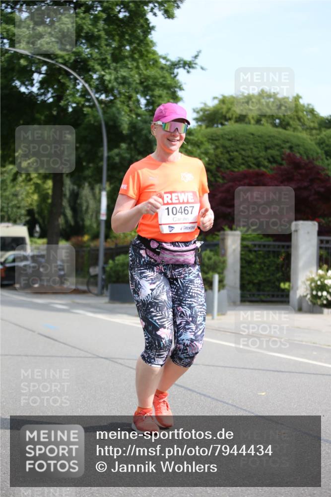 15.06.2025 - REWE Women's Run Jannik Wohlers http://msf.ph/oto/7944434 15.06.2025 10:04:36 Laufen 10467 meine-sportfotos.de