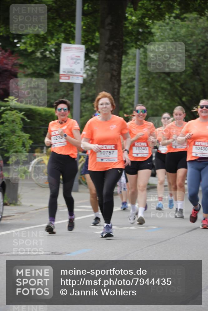 15.06.2025 - REWE Women's Run Jannik Wohlers http://msf.ph/oto/7944435 15.06.2025 08:29:27 Laufen 10233, 10349, 10757, 10430 meine-sportfotos.de