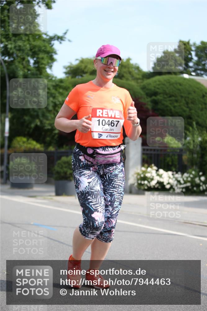 15.06.2025 - REWE Women's Run Jannik Wohlers http://msf.ph/oto/7944463 15.06.2025 10:04:36 Laufen 10467 meine-sportfotos.de