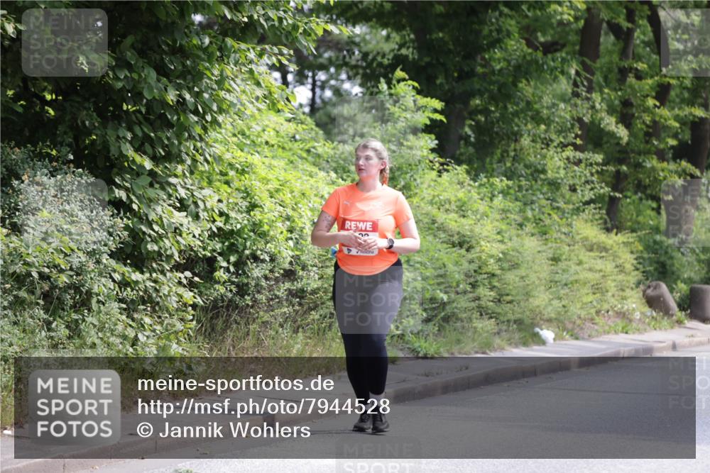 15.06.2025 - REWE Women's Run Jannik Wohlers http://msf.ph/oto/7944528 15.06.2025 10:17:51 Laufen 33 meine-sportfotos.de