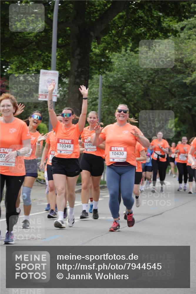 15.06.2025 - REWE Women's Run Jannik Wohlers http://msf.ph/oto/7944545 15.06.2025 08:29:28 Laufen 10455, 10349, 10430, 07 meine-sportfotos.de