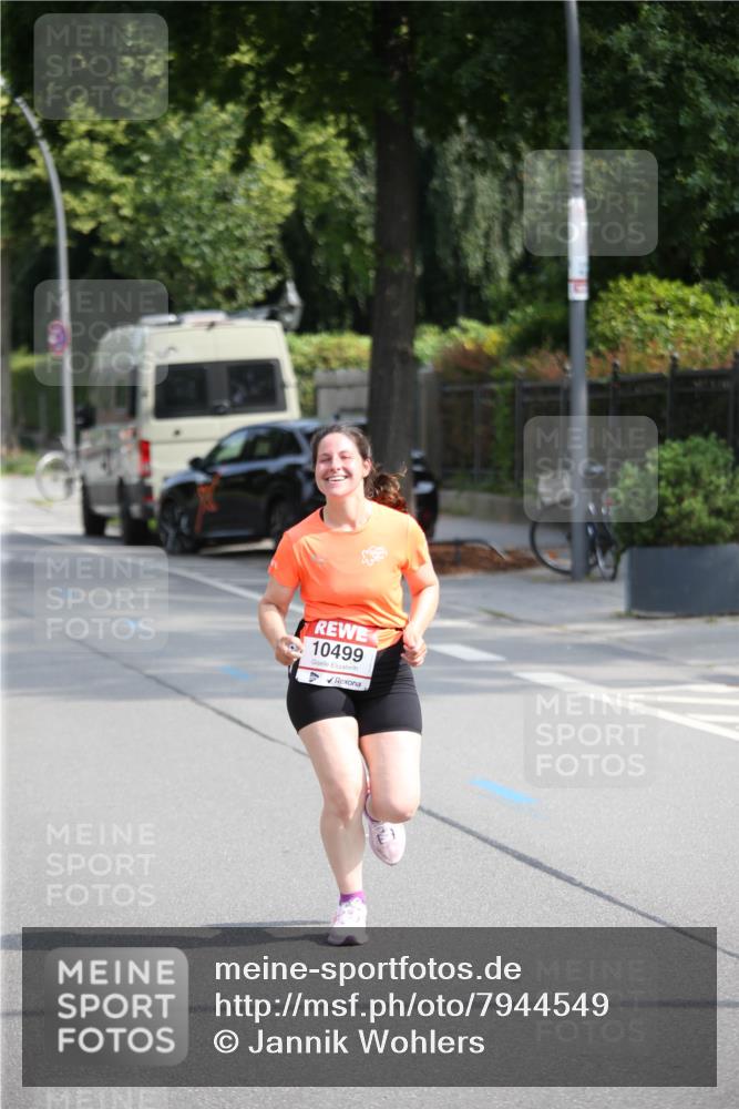 15.06.2025 - REWE Women's Run Jannik Wohlers http://msf.ph/oto/7944549 15.06.2025 09:43:49 Laufen 10499 meine-sportfotos.de