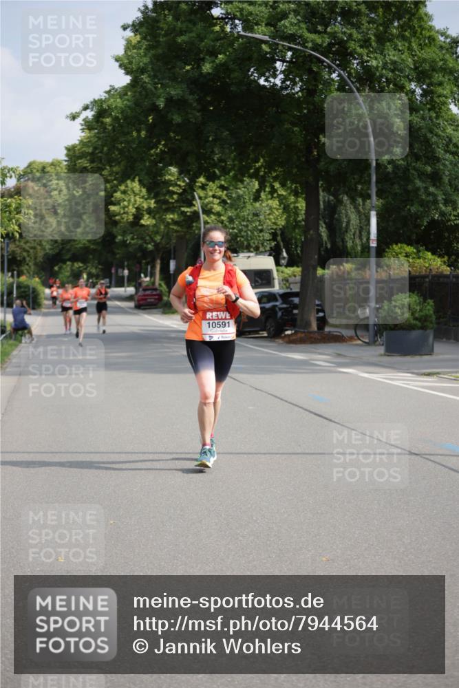 15.06.2025 - REWE Women's Run Jannik Wohlers http://msf.ph/oto/7944564 15.06.2025 08:47:45 Laufen 10591 meine-sportfotos.de