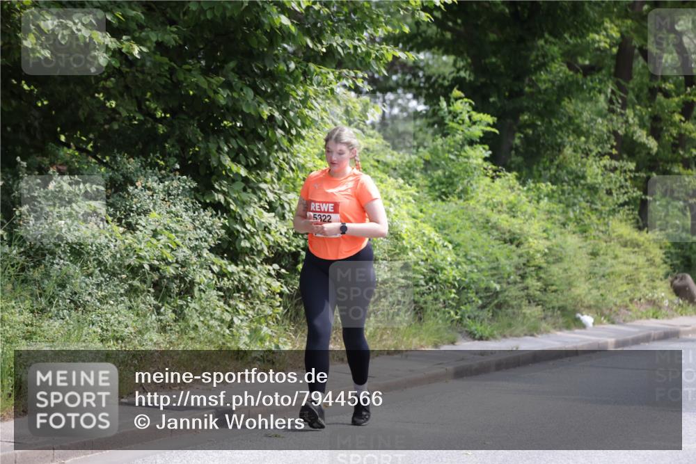 15.06.2025 - REWE Women's Run Jannik Wohlers http://msf.ph/oto/7944566 15.06.2025 10:17:52 Laufen 5322 meine-sportfotos.de