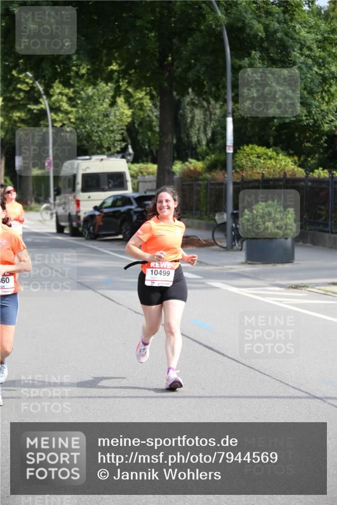 15.06.2025 - REWE Women's Run Jannik Wohlers http://msf.ph/oto/7944569 15.06.2025 09:43:49 Laufen 60, 10499 meine-sportfotos.de