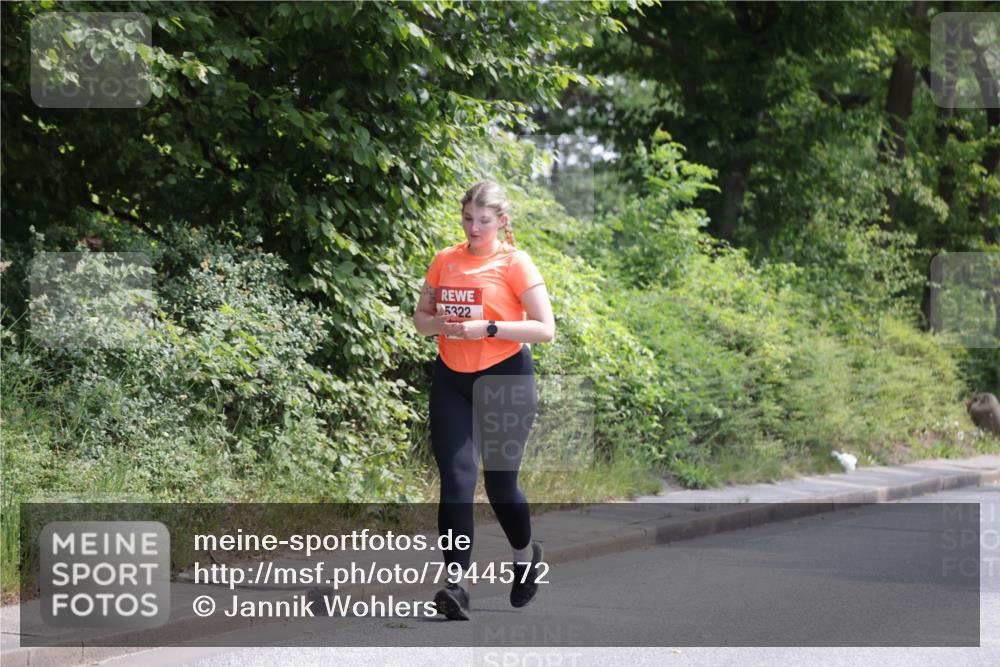 15.06.2025 - REWE Women's Run Jannik Wohlers http://msf.ph/oto/7944572 15.06.2025 10:17:52 Laufen 5322 meine-sportfotos.de