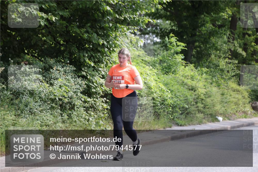 15.06.2025 - REWE Women's Run Jannik Wohlers http://msf.ph/oto/7944577 15.06.2025 10:17:52 Laufen 5522 meine-sportfotos.de