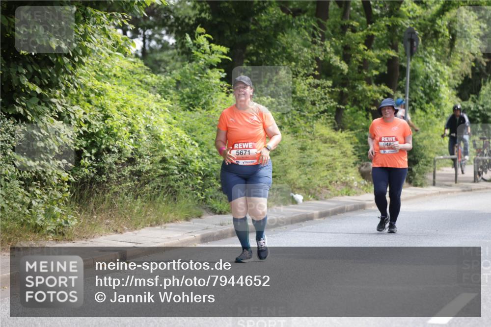 15.06.2025 - REWE Women's Run Jannik Wohlers http://msf.ph/oto/7944652 15.06.2025 10:18:00 Laufen 5671, 435, 548 meine-sportfotos.de