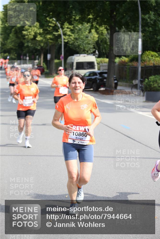 15.06.2025 - REWE Women's Run Jannik Wohlers http://msf.ph/oto/7944664 15.06.2025 09:43:51 Laufen 10581, 10860 meine-sportfotos.de