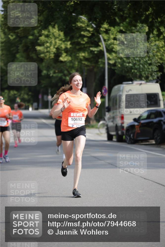 15.06.2025 - REWE Women's Run Jannik Wohlers http://msf.ph/oto/7944668 15.06.2025 08:47:51 Laufen 10692 meine-sportfotos.de