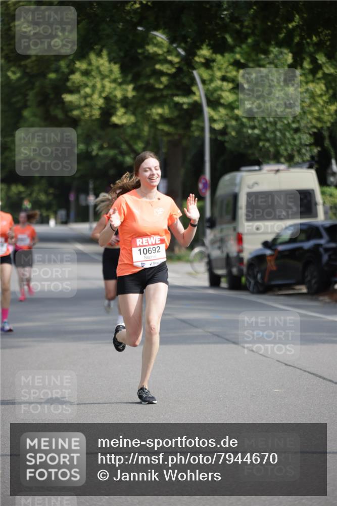 15.06.2025 - REWE Women's Run Jannik Wohlers http://msf.ph/oto/7944670 15.06.2025 08:47:51 Laufen 10692 meine-sportfotos.de