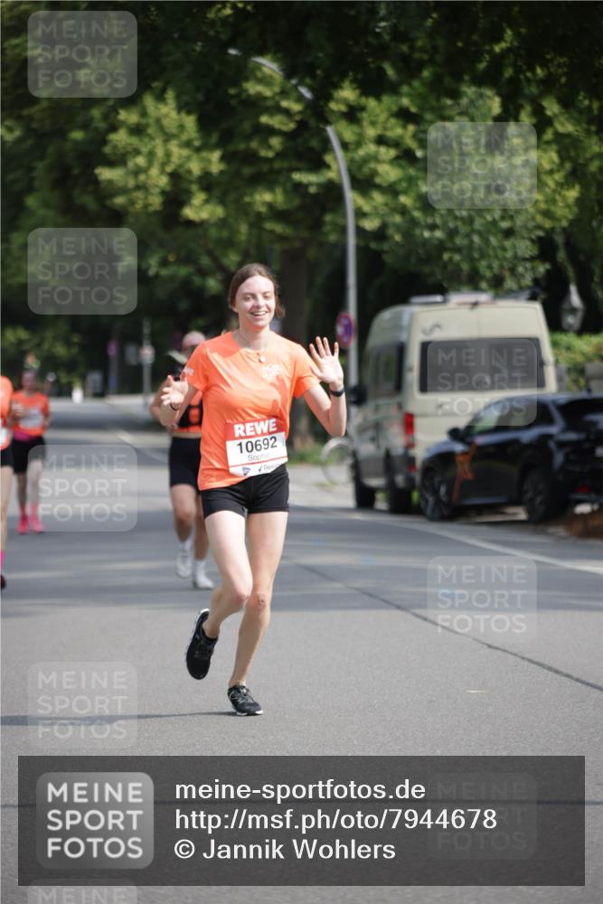 15.06.2025 - REWE Women's Run Jannik Wohlers http://msf.ph/oto/7944678 15.06.2025 08:47:51 Laufen 10692 meine-sportfotos.de