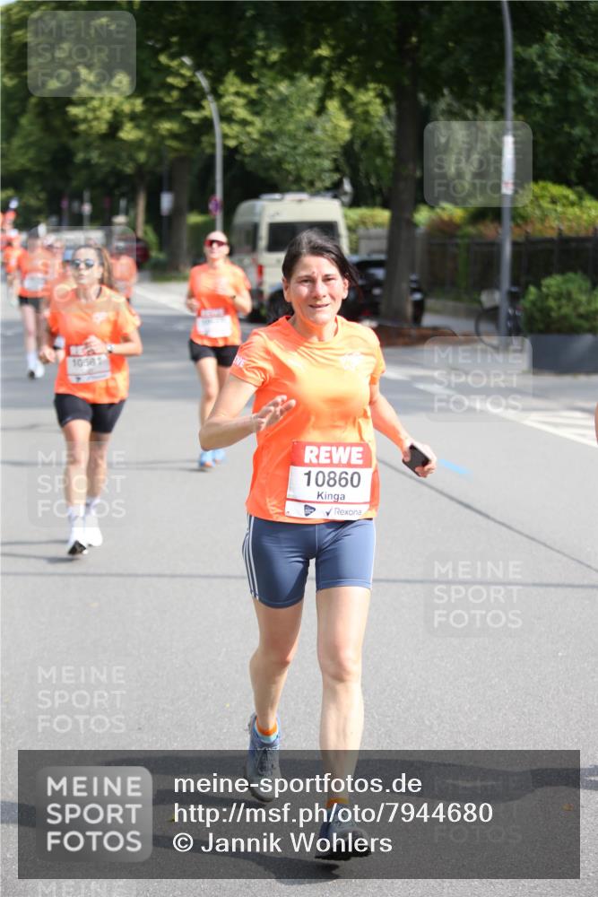 15.06.2025 - REWE Women's Run Jannik Wohlers http://msf.ph/oto/7944680 15.06.2025 09:43:51 Laufen 10860 meine-sportfotos.de
