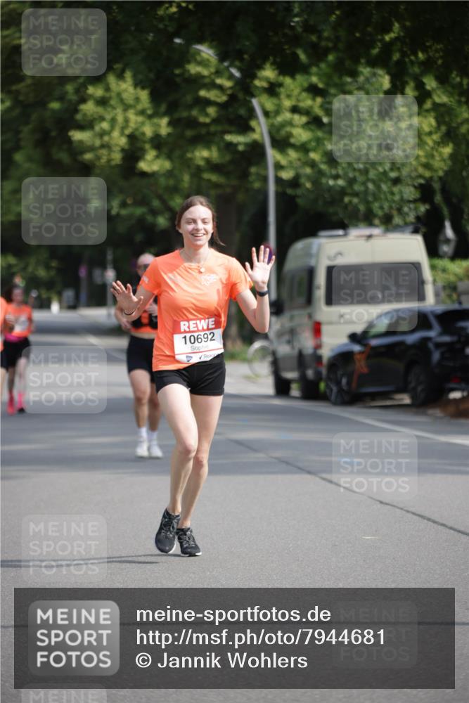 15.06.2025 - REWE Women's Run Jannik Wohlers http://msf.ph/oto/7944681 15.06.2025 08:47:51 Laufen 10692 meine-sportfotos.de
