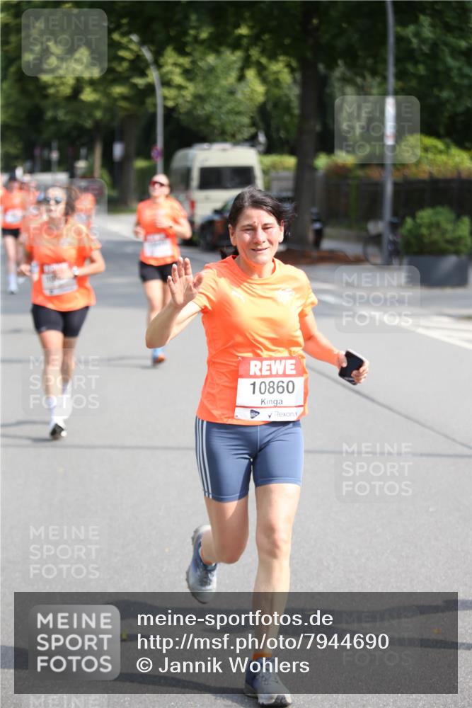 15.06.2025 - REWE Women's Run Jannik Wohlers http://msf.ph/oto/7944690 15.06.2025 09:43:51 Laufen 10860 meine-sportfotos.de